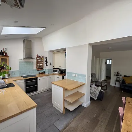 Bishopston Family | 3 Beds & Parking Bristol